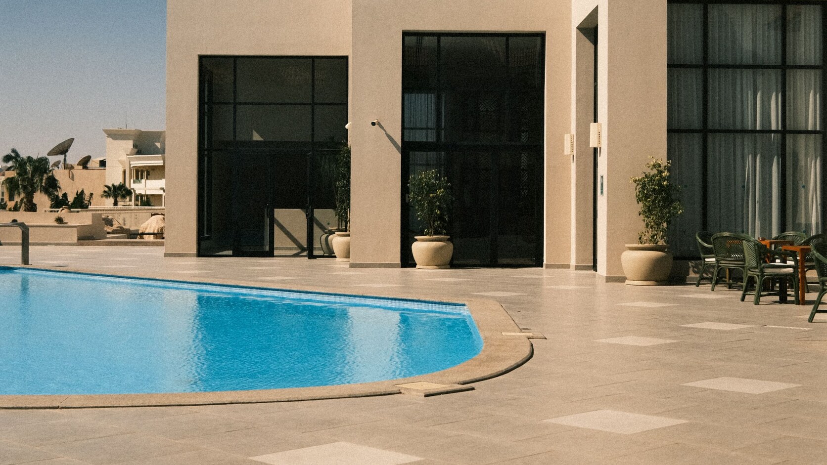 A clean modern villa and swimming pool